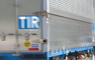 truck-_with TIR