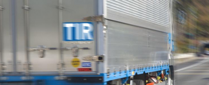 truck-_with TIR